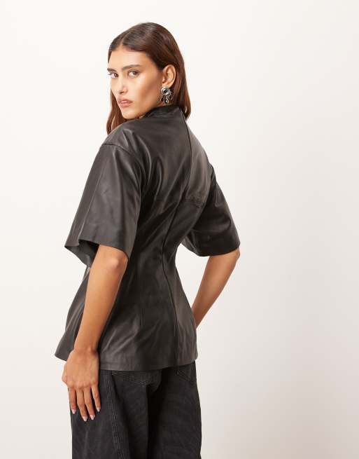 ARRANGE – Oberteil aus weichem Leder in Schwarz mit hohem Ausschnitt und betonter Taille, 4 von 4