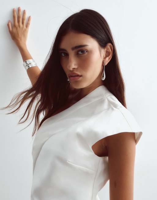 ARRANGE one shoulder-top med drapering i elfenbensfarve, 2 af 4