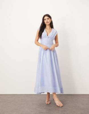 ARRANGE - Organza-Midikleid in Hellblau mit plissierter Taille und Bindebändern hinten