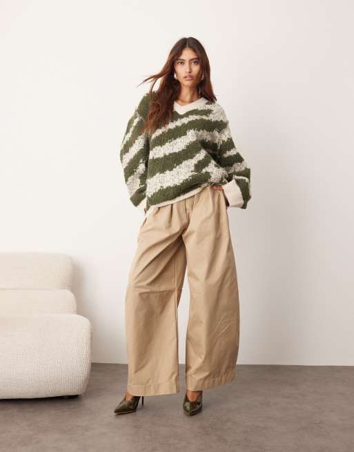 ARRANGE oversized knit V-neck sweater with curved hem in green & cream tiger antarsia, 2 of 4