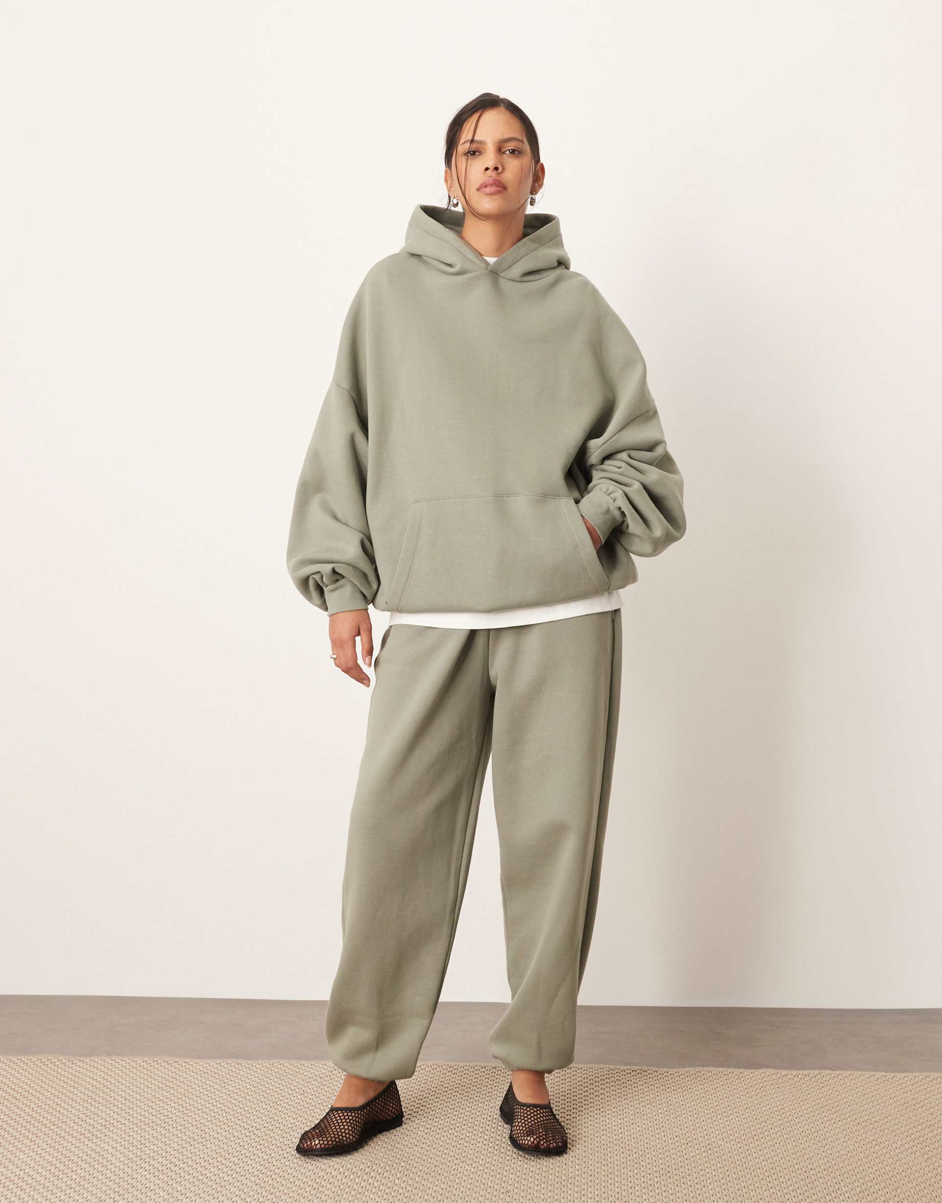 arrange oversized premium heavy weight cuffed sweatpants in olive green