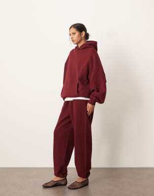 ARRANGE oversized premium heavyweight cuffed sweatpants in merlot-Red