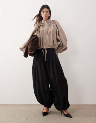 Pantalon bouffant resserré aux chevilles avec taille surpiquée - Noir 34