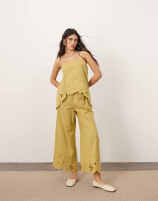 Pantalon d'ensemble en coton à fleurs brodées et découpes - Vert olive 40