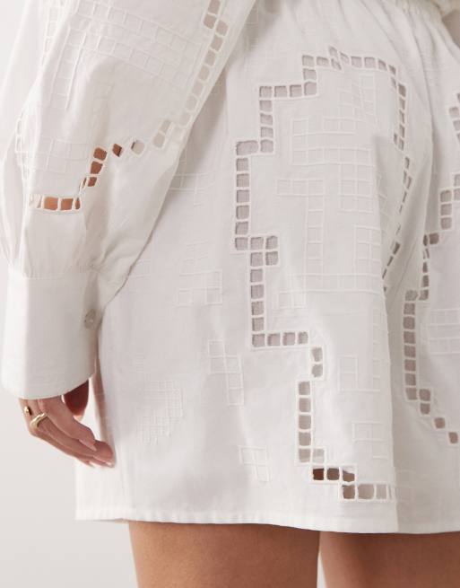 ARRANGE - Pantaloncini bianchi ricamati in pizzo sangallo in coordinato, 4 di 5