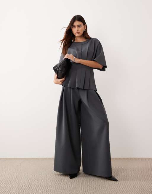 ARRANGE - Coordinato antracite con top a maniche corte con pieghe in vita e pantaloni a fondo ampio, 2 di 3