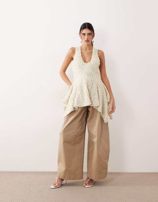ARRANGE - Peplum top met recht gesneden zoom en parelversiering in ivoorwit, 2 van 4