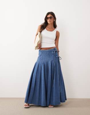 ARRANGE pleated denim midi skirt with tie detail in blue blue 28790₽