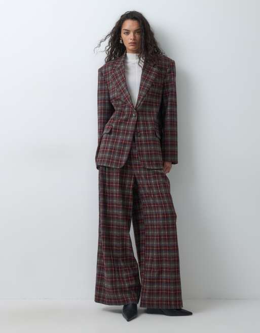 ARRANGE oversized single breasted blazer and pleated wide leg pants set in check, 2 of 3