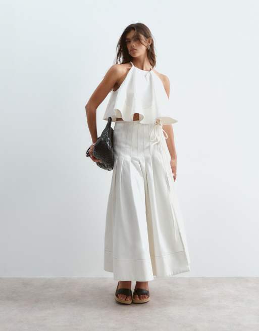ARRANGE – Biały top z dekoltem halter i spódnica midi z diagonalu z ozdobnymi szwami, 3 z 3
