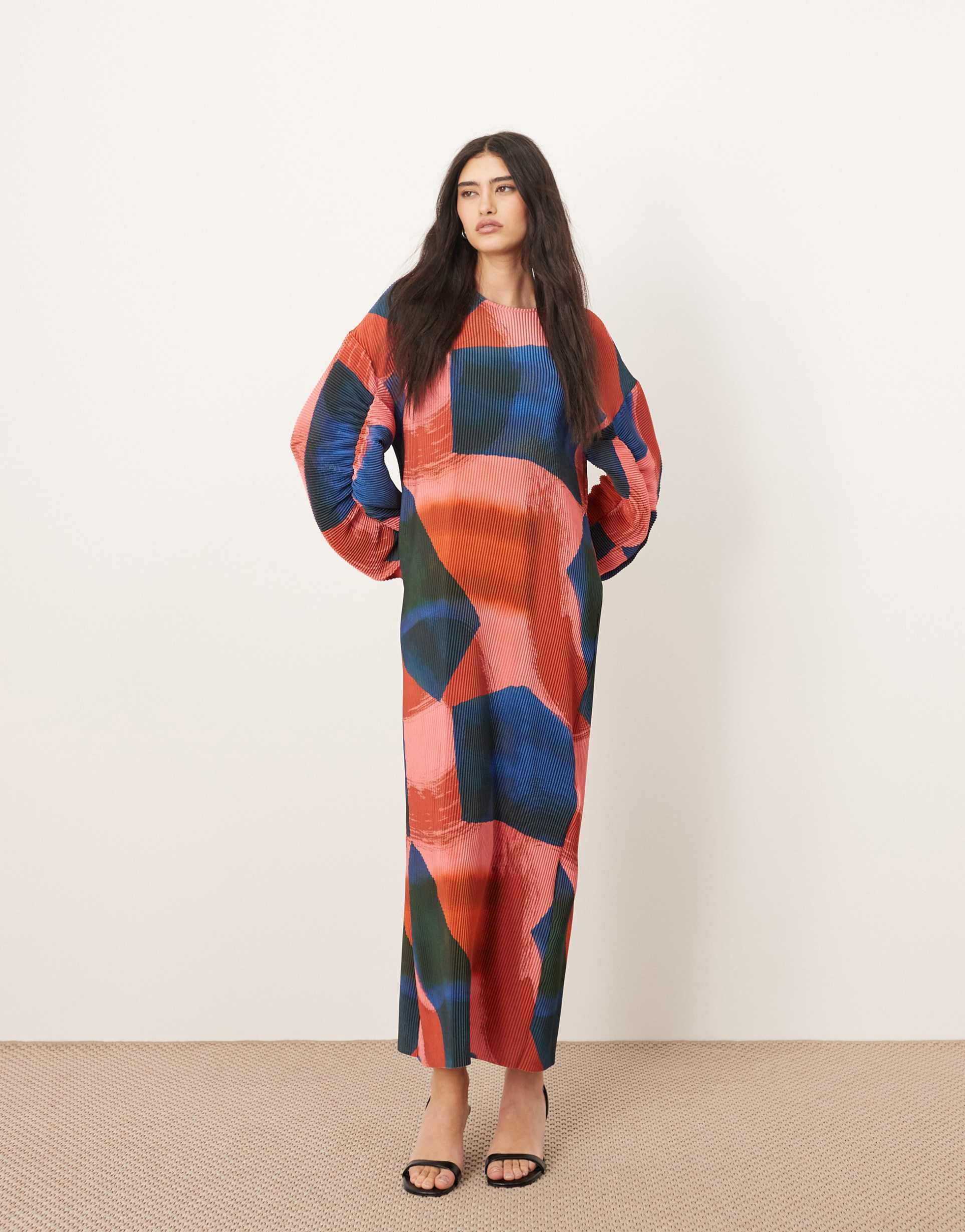 arrange plisse balloon sleeve maxi dress in abstract print