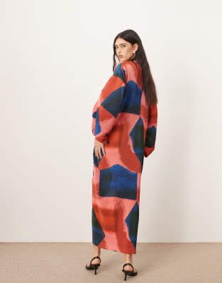 ARRANGE plisse large sleeve maxi dress in print