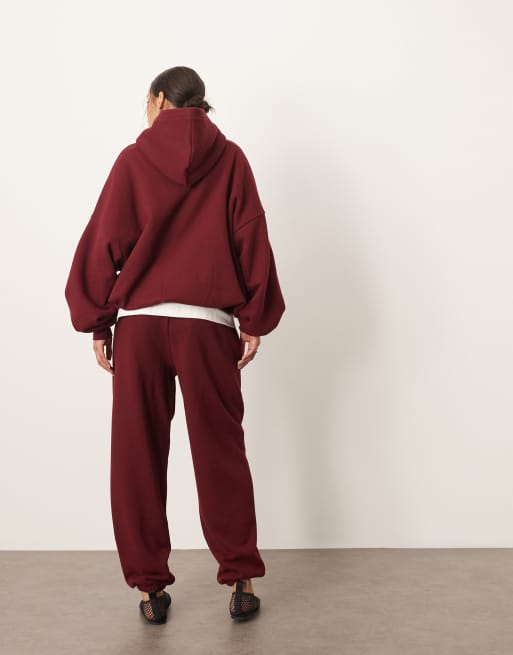 ARRANGE - Premium - Bordeaux oversized joggingbukser med tætsiddende buksekanter i kraftigt stof, 3 af 5