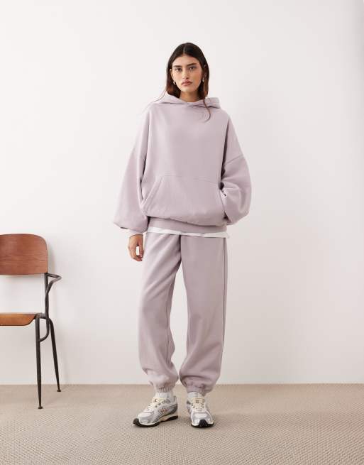 ARRANGE Premium – Jasnoliliowy gruby zestaw: joggersy ze ściągaczami i bluza oversize z kapturem, 2 z 3
