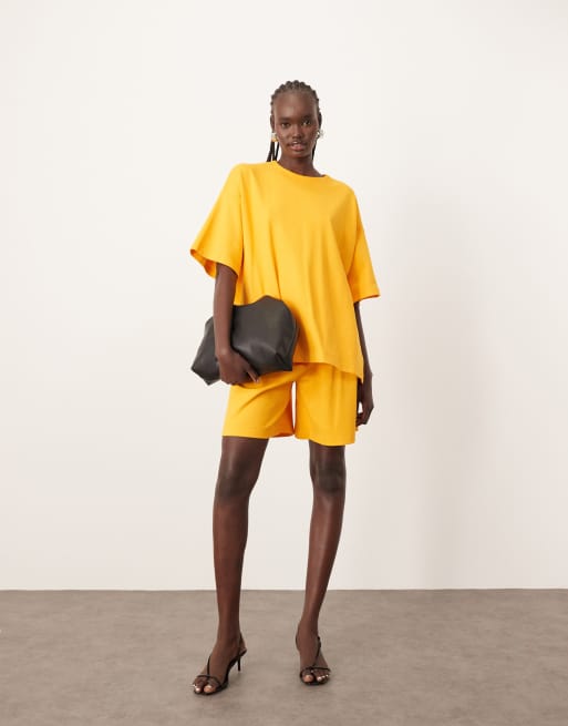 ARRANGE Premium – Gruby fakturowany dżersejowy zestaw w kolorze mango z T-shirtem oversize i szortami