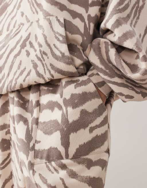 ARRANGE - Premium - Kraftige oversized joggingbukser med tætsiddende buksekanter og neutralt zebraprint, 5 af 5