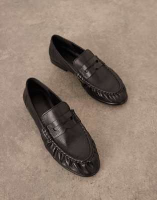 ARRANGE Premium leather loafer in black