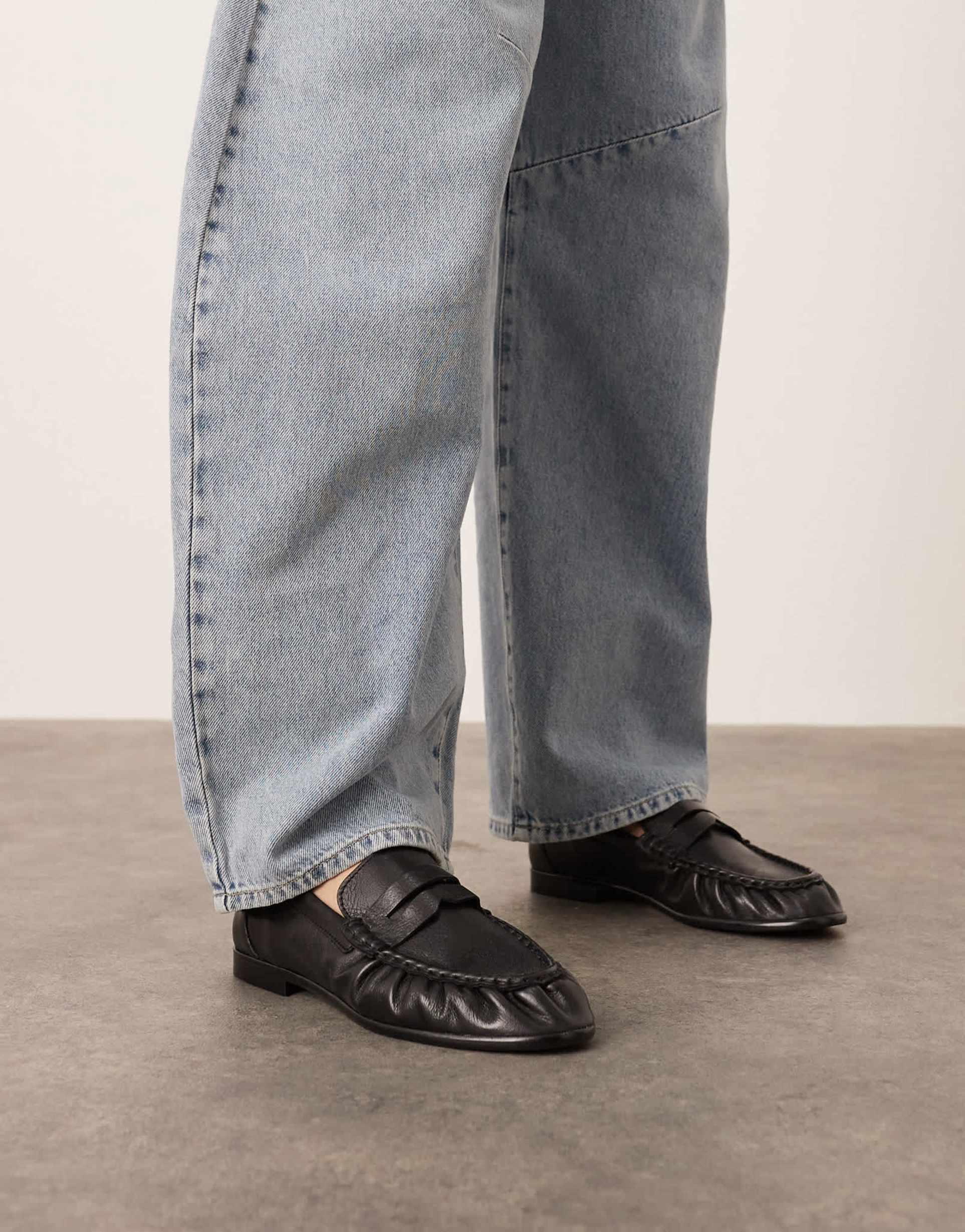 arrange premium leather loafers in black