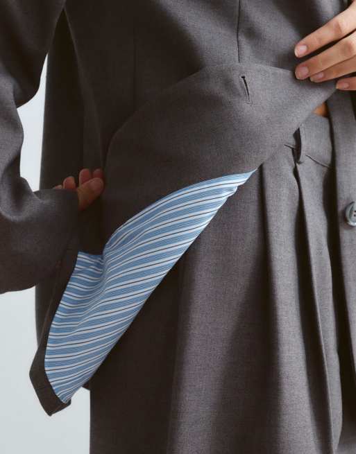 ARRANGE Premium Oversize-Wollblazer mit kontrastierendem Streifenfutter in Grau, 4 von 5