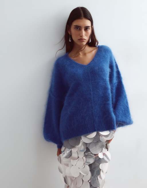ARRANGE premium oversized mohair rich v-neck sweater in cobalt blue, 2 of 4