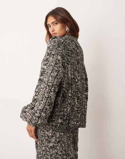 ARRANGE - Pull d'ensemble en maille torsadée à col montant et manches volumineuses - Noir et blanc, 4 de 4