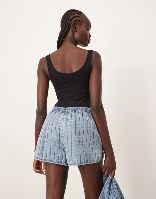 ARRANGE quilted distressed-look casual shorts with pockets in washed blue - part of a set