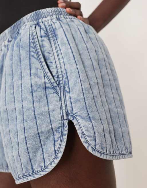 ARRANGE quilted distressed-look casual shorts with pockets in washed blue - part of a set