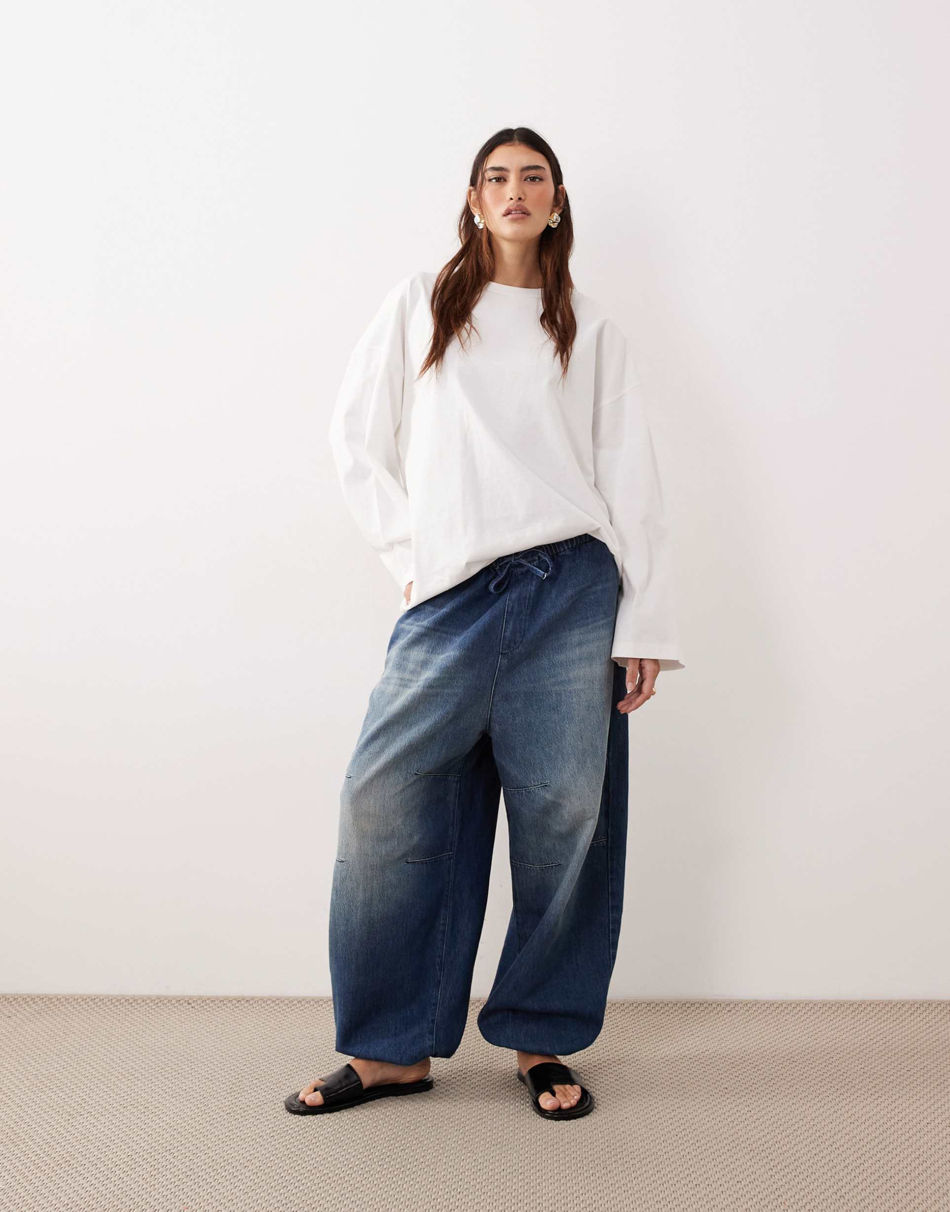 arrange quinn drawstring waist barrel jeans in washed blue