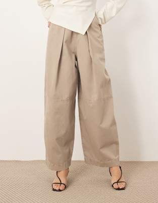 ARRANGE Remi casual twill barrel trouser in mocha
