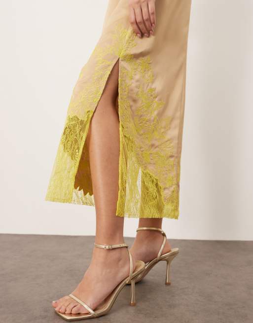 ARRANGE - Robe colonne mi-longue en satin et dentelle brodée avec appliqués - Taupe et citron vert, 3 de 4