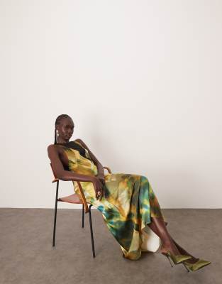 Robe longue coupée en biais avec imprimé marbré et empiècement transparent-Multicolore 40