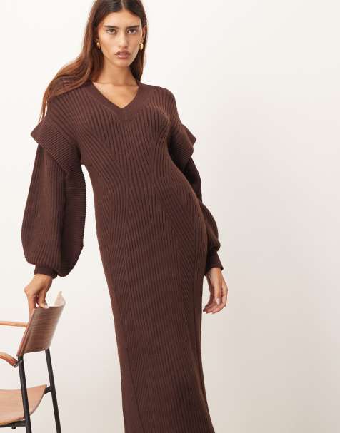 ARRANGE - Robe longue en maille côtelée à col en V avec épaules détaillées - Chocolat - view 1