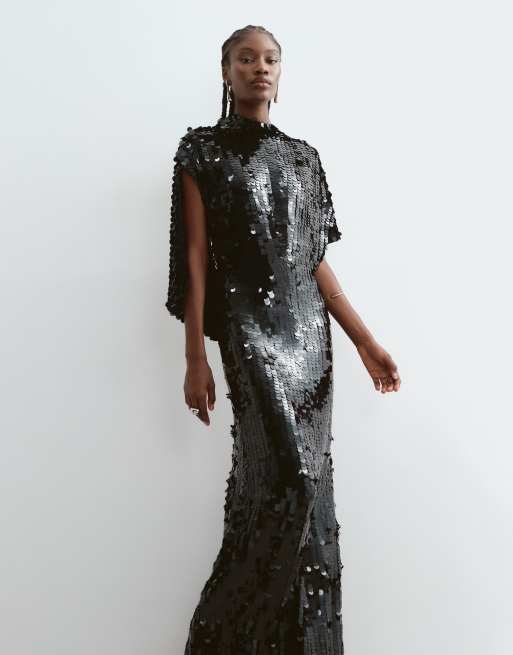 ARRANGE robe longue minimaliste à dos drapé ouvert en sequins noire, 2 de 5
