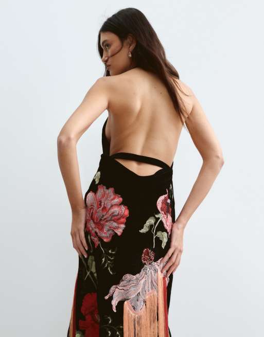 ARRANGE robe longue noire à col licou, décolleté plongeant, brodée de fleurs et à franges, 4 de 5