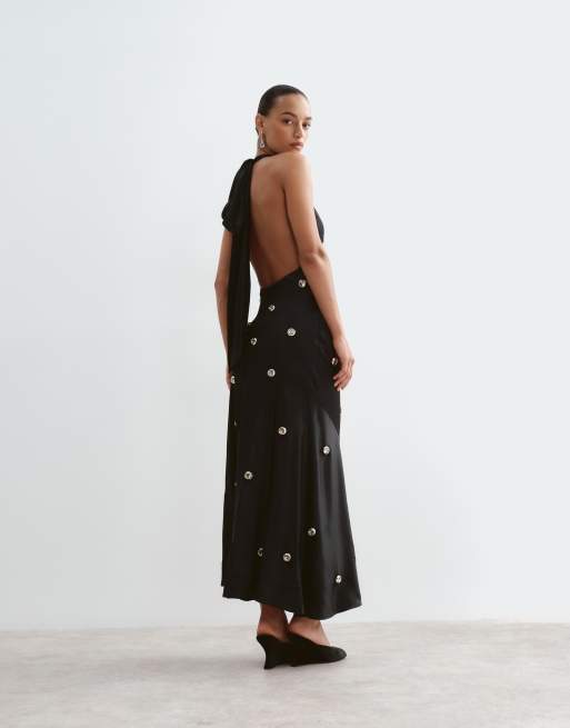 Arrange robe longue noire à dos nu et col halter ornée de pierres, 4 de 5