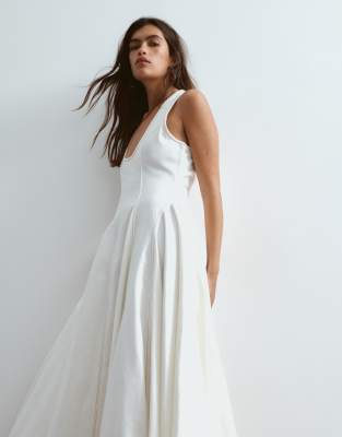 Robe longue plissée en jean à ourlet mouchoir et décolleté plongeant - Os-Blanc 46