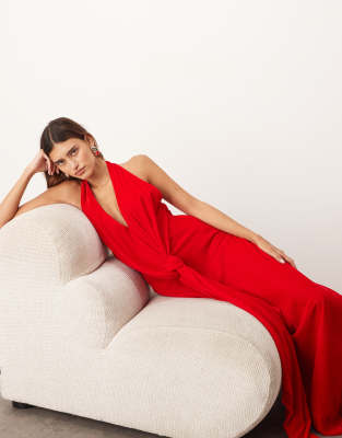 ARRANGE - Samt-Maxikleid in Rot mit Neckholder, Bindedetail und tiefem Ausschnitt
