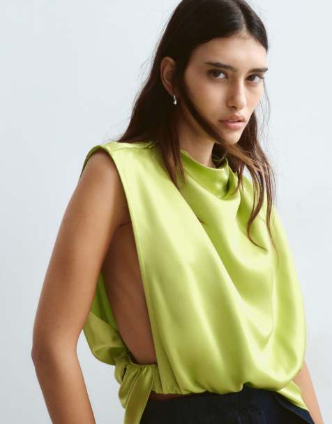 ARRANGE satijnen minimalistische top met drape en open zijkant in lime - view 1