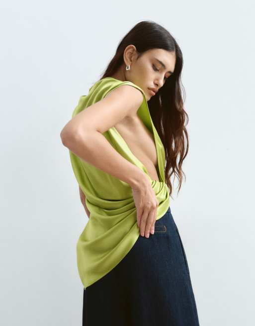 ARRANGE Satin-Top mit minimalem Fall und offenen Seiten in Limette, 3 von 4