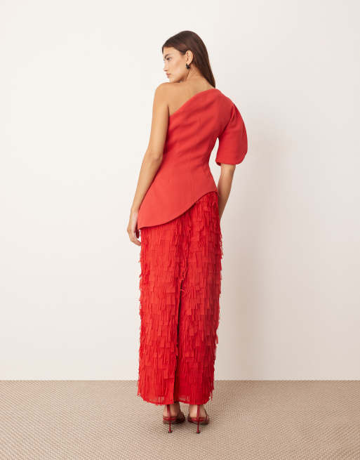 ARRANGE - Sculpturale maxi jurk met hybride textuur en blote schouder in rood, 4 van 4