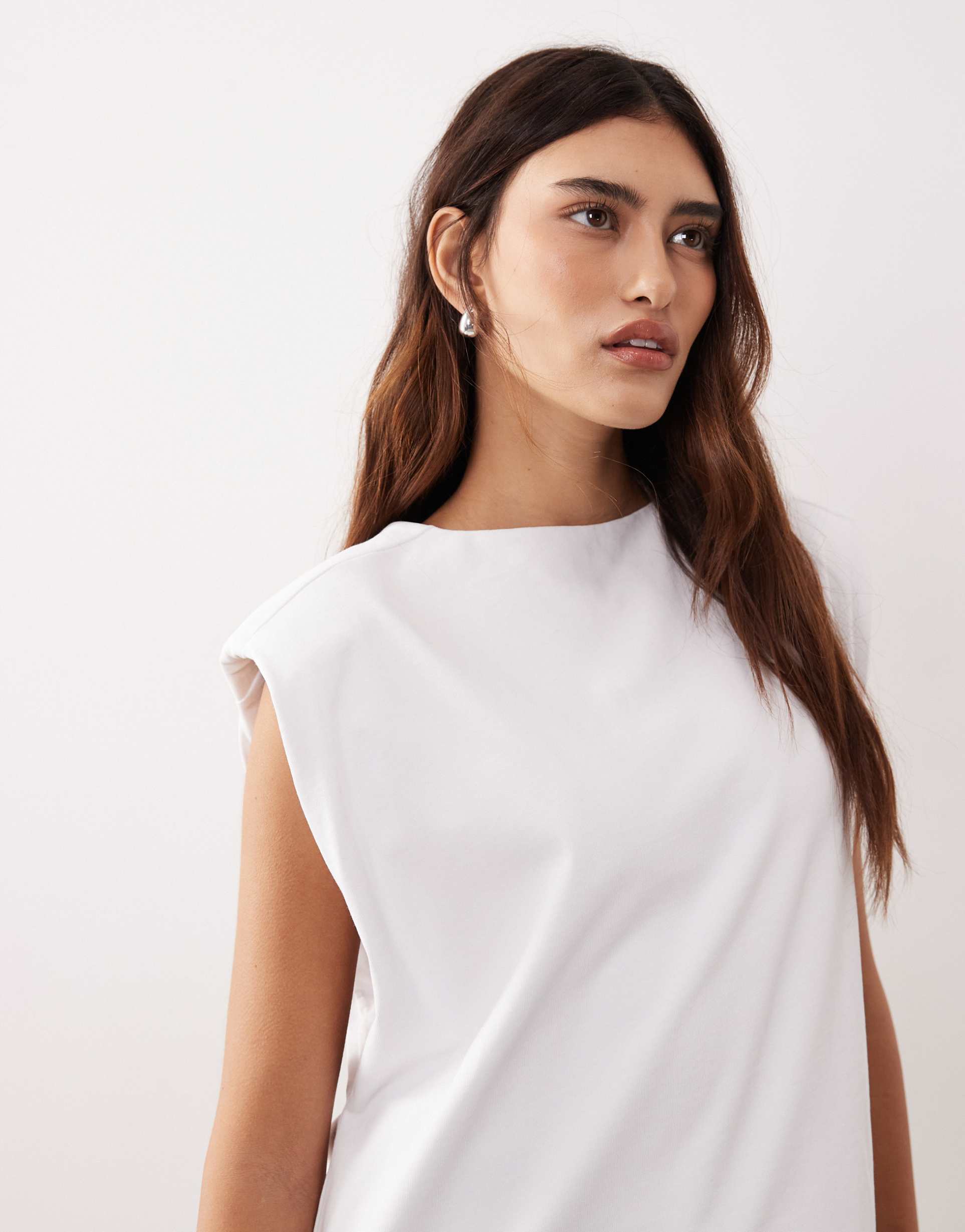 arrange shoulder pad side split oversized sleeveless tee in white