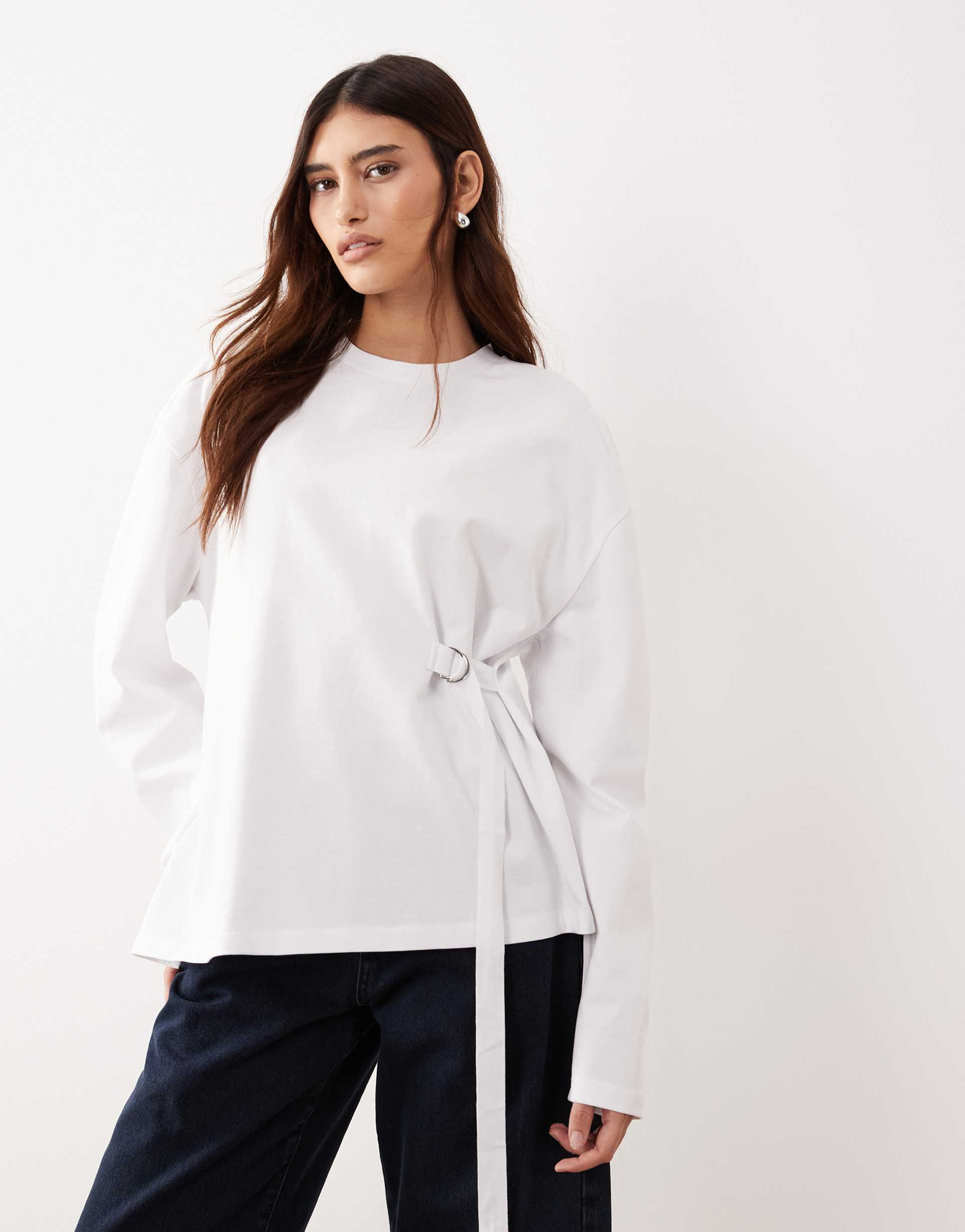 arrange side buckle long sleeve tee in white