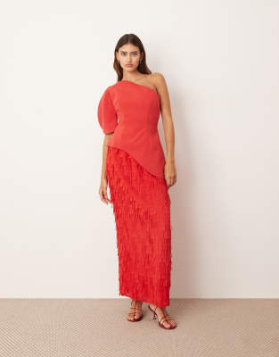 ARRANGE - Skulpturales, strukturiertes Hybrid-Maxikleid in Rot mit One-Shoulder-Design