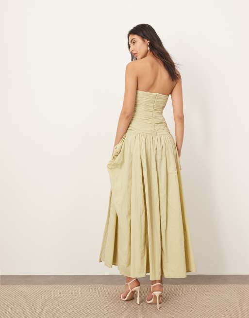 dark denim dress outfit Shots of Whiskey Mini - Denim (FINAL SALE) The back waist tie Reformation Arella Denim Sleeveless Colour:Champagne Ivory searchable:Dark Wash