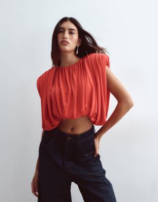 Arrange Strong Shoulder Ruched Tee In Red