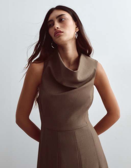 ARRANGE struktureret offshoulder midikjole med vid nederdel i brun, 2 af 4