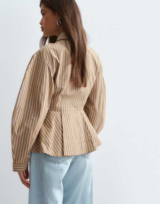 ARRANGE strukturierte Hemdbluse mit Kragen und Schößchen mit Kontrastknöpfen in Kamelstreifen, 4 von 4