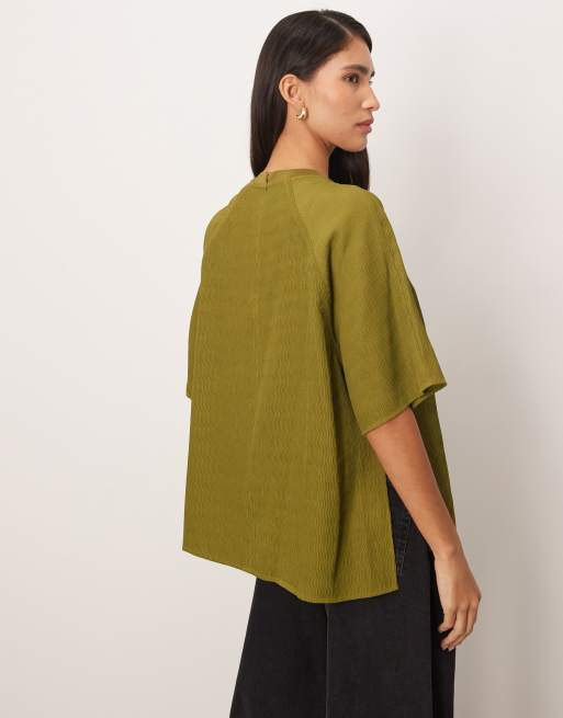 ARRANGE – Strukturiertes Hybrid-T-Shirt in Olivgrün mit Raglanärmeln, 3 von 4