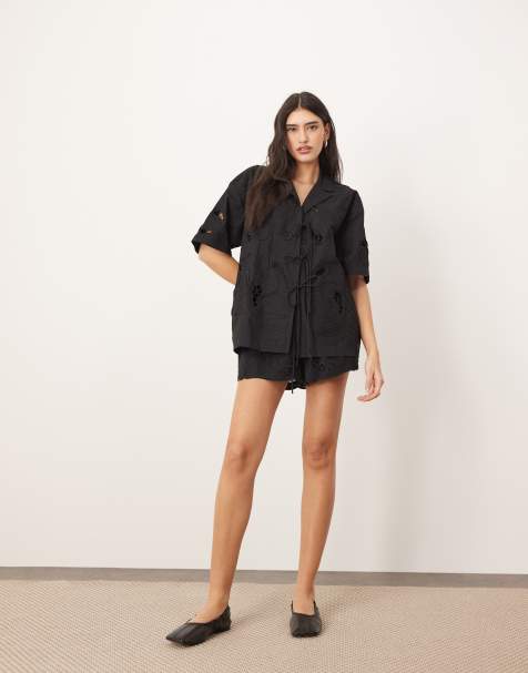 ARRANGE – Svarta, broderade shorts med cutwork-spets, del av set - view 1
