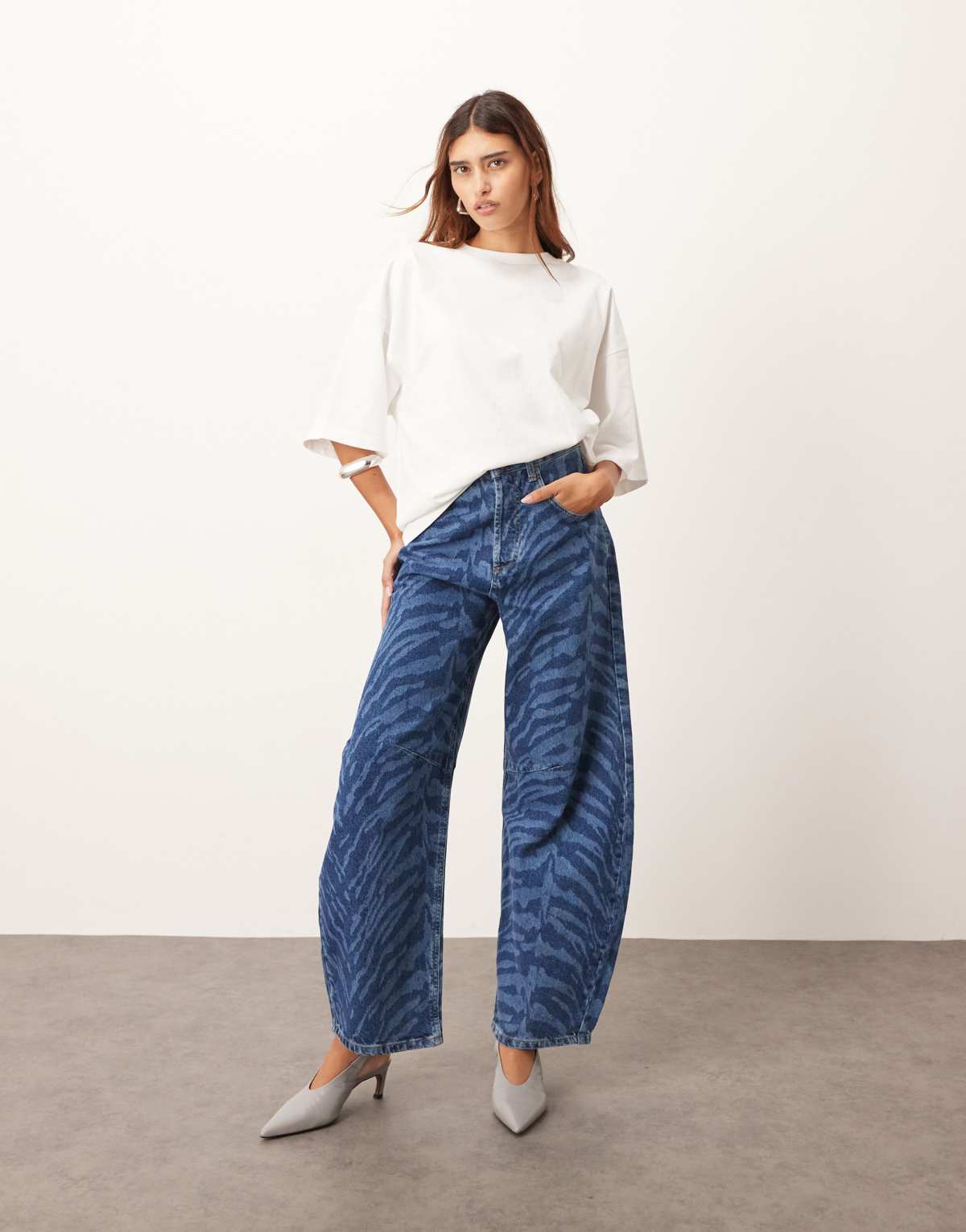 ARRANGE Sydney barrel leg jean in blue tiger print